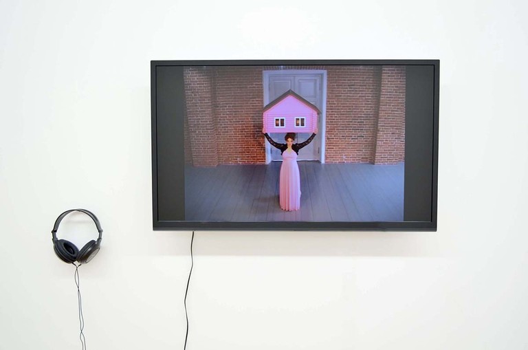 Fig 5. Elena Kovylina, Caryatid, digital video, sound 4.55, wall mounted, 2012. © Blue Oyster Gallery