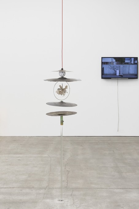 Bena Jackson and Teresa Collins, Molly’s gift, 2021, cymbals, foam, washers, cable, glass, fake flowers. Image courtesy of Cheska Brown.