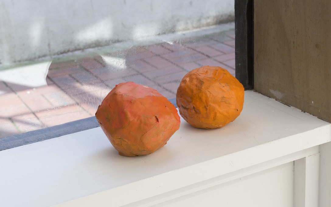 Bena Jackson and Teresa Collins, Oranges (x2), 2021, paper mache. Image courtesy of Cheska Brown.