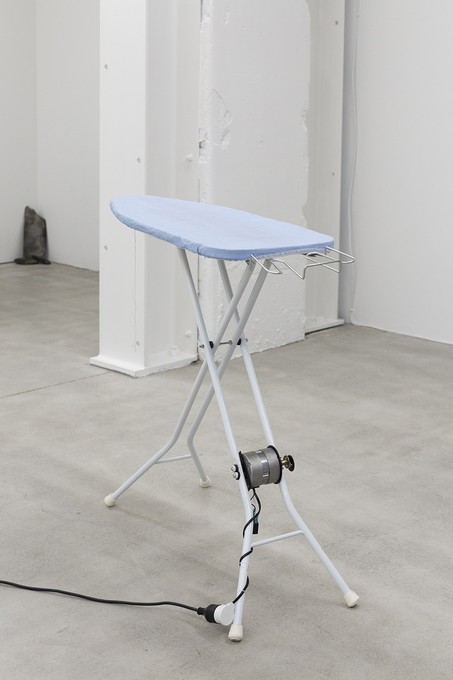 David Ed Cooper, New Bruxism, 2019, detail, ironing boards, dc/ac motors, transmission, banana, cable, shackle bolt, tupperware, arduino, 5v relay, motor speed controllers, power supply. Image courtesy of Cheska Brown.