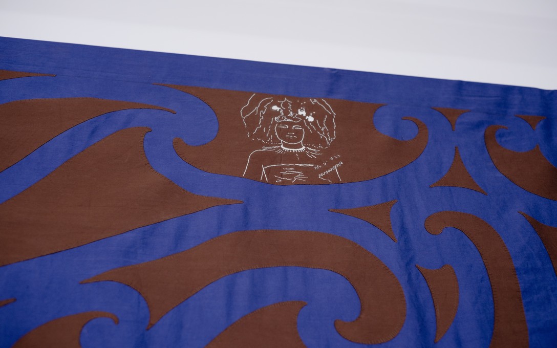 Rosalie Koko, Tauhere, Fa’atasi, 2022, muka embroidery on cotton appliqué. Image courtesy of Ted Whitaker.