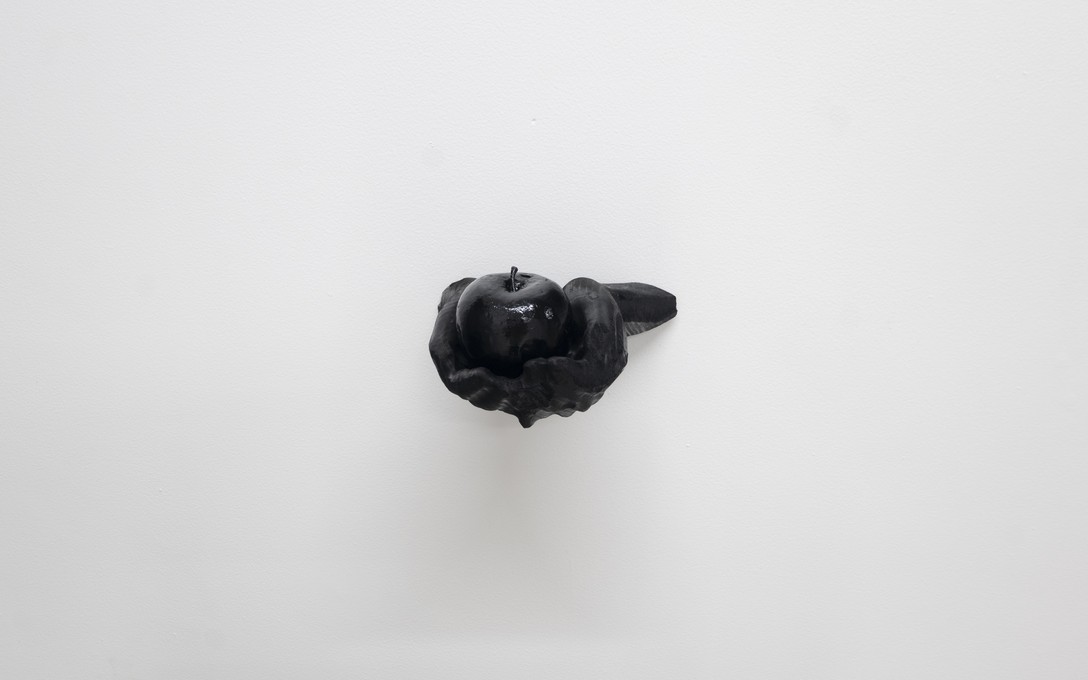 Telly Tuita, Repressed Memories series: Hands holding Apple (CNC routed macrocarpa & spray paint) fabricated by Hamish Garry, 2026. Photo by Samson Dell.