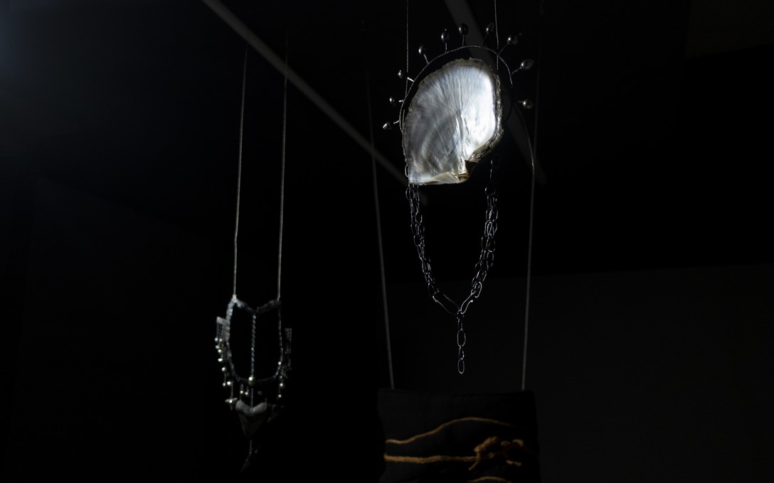 Te Māreikura Whakataka-Brightwell, Te Tipua o te Pō, 2026, installation view. Photo by Samson Dell.