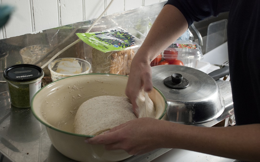 Zoe Thompson-Moore, The making of bread etc. #1, for Knotting workshop with Wai Ching Chan, 4 May 2019.