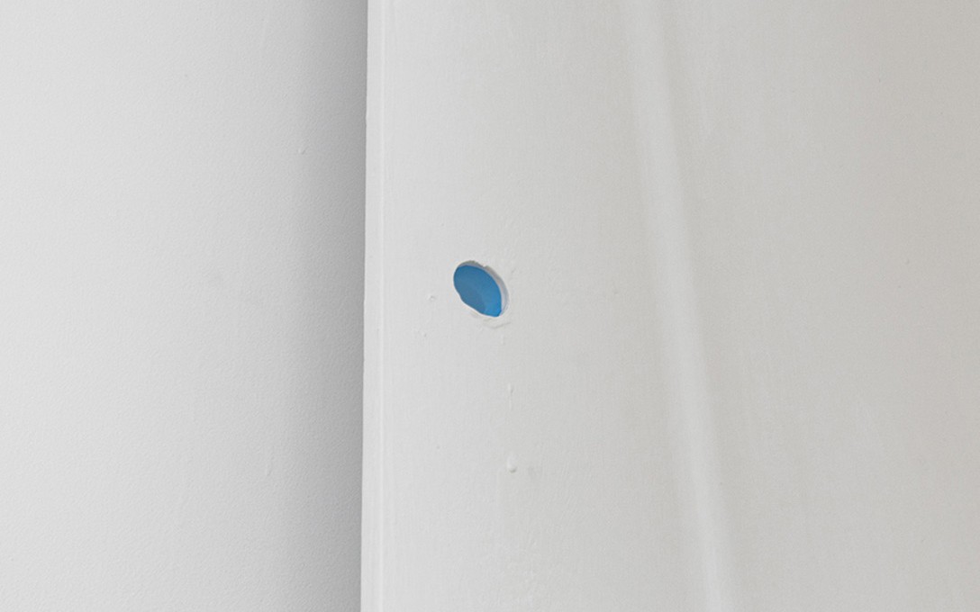 Ed Ritchie and Megan Brady, Untitled interventions, 2021, coloured plastic, detail. Image courtesy of Cheska Brown