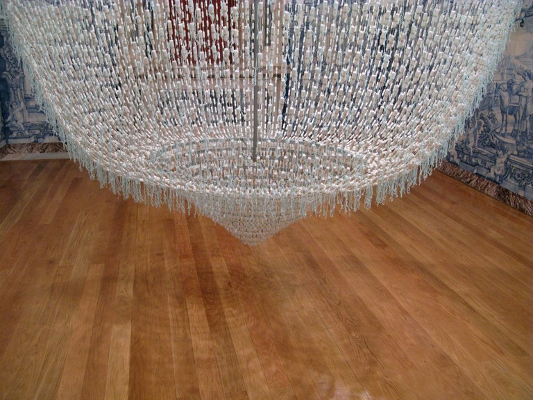 Joana Vasconcelos, A Noiva [The Bride], tampons, 6000 × 3500 × 3500mm, 2001-2005.