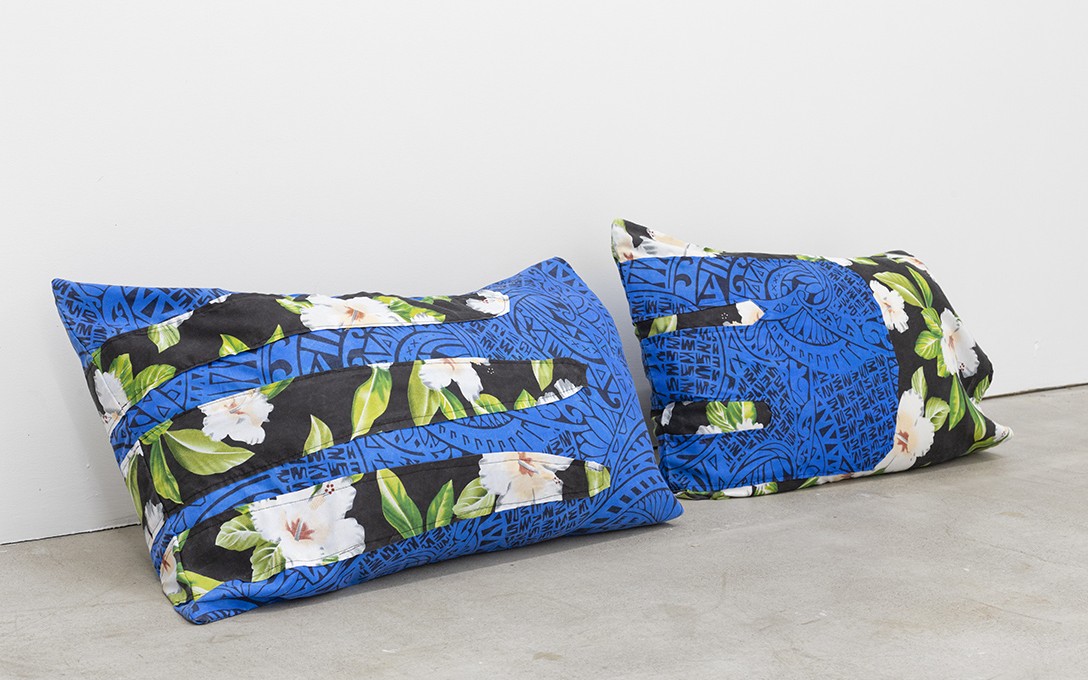Nââwié Tutugoro, Horizon Beds/lits horizon, 2021, mixed fabric pillowcases, pillows. Image courtesy of Cheska Brown.
