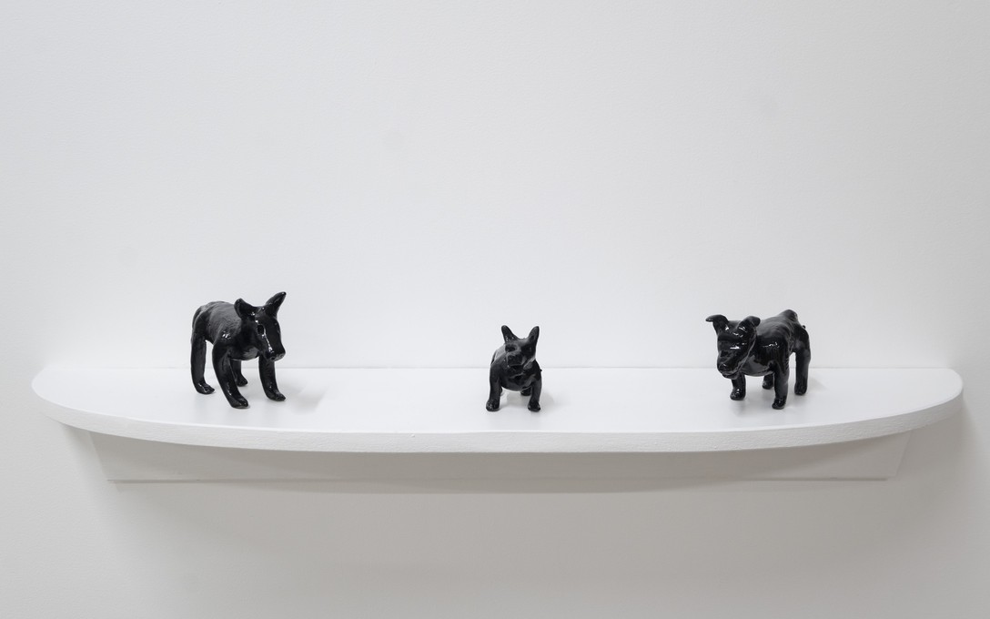 Telly Tuita, Kuli #10, #37, #47 (ceramic, spray paint), 2020. Photo by Samson Dell.