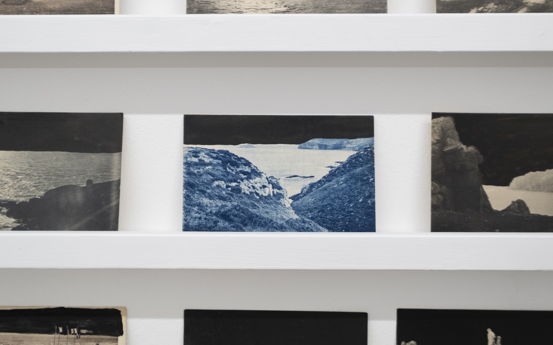 Sharon Kivland, Mes horizons, 2013–ongoing, detail view. Photo by Samson Dell.