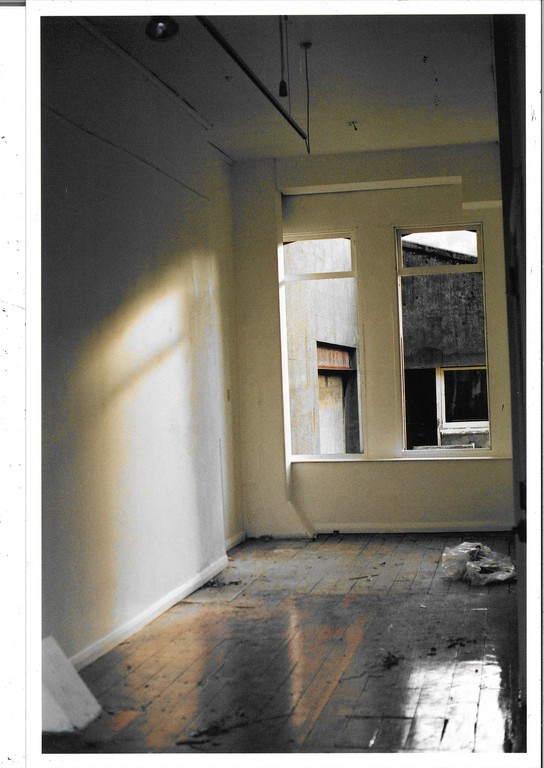 Installation view of a collaborative work by the Enjoy team, the first in the Viewfinder exhibtion series, 2000. Viewfinder (July–August 2000) was a series of shows that each lasted one week and revolved around the presence of the five windows at the gallery.