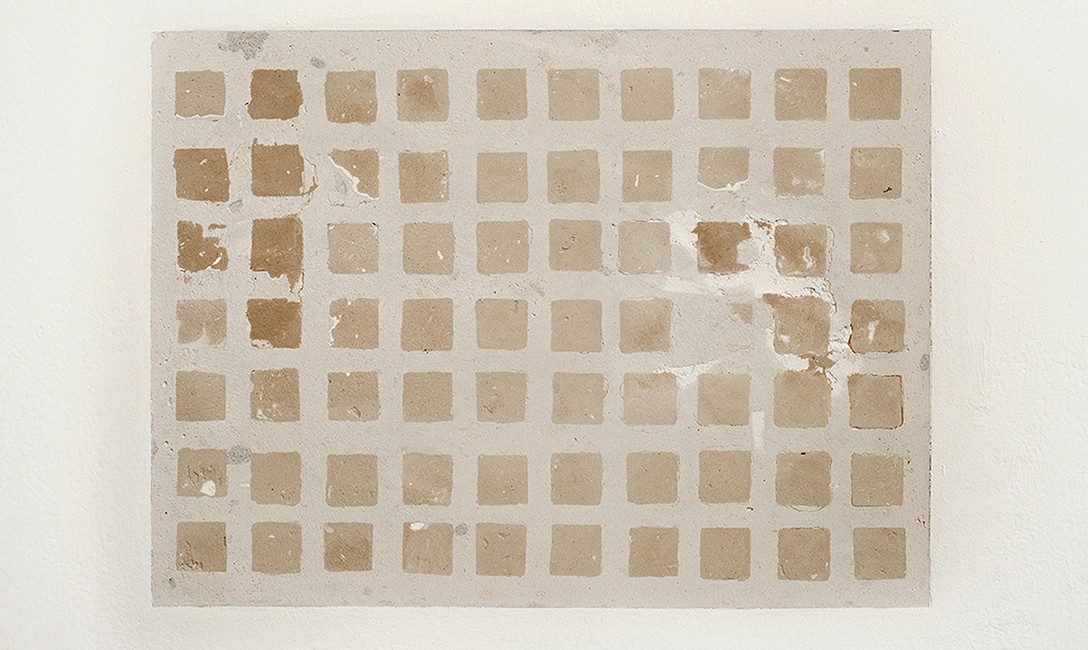 Katrina Beekhuis, Inlaid wall vent (Gundry Street), 2019, Polyfilla, slate grey pigment powder, wood putty, paint. Image courtesy of Xander Dixon.