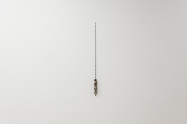Bailey Gardner, Untitled #2, Pūpū shells, nylon, recycled chain, steel, freshwater pearl, 2026. Photo by Samson Dell.