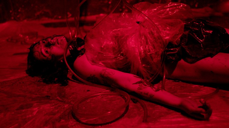 Chloe Jaques as Blood, The Ethics of Witnessing [ROT], 4 Hōngongoi 2025. Photo courtesy of Ted Whitaker.