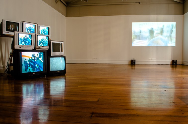Angela Tiatia and Shahriar Asdollah-Zadeh, The Screen, 2014. Image courtesy of Oscar Perry and Enjoy Gallery © The Artist and Alcaston Gallery, Melbourne