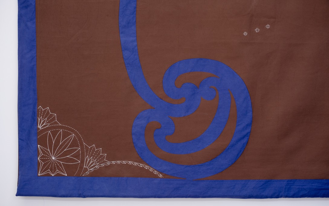 Rosalie Koko, Tauhere, Fa’atasi, 2022, muka embroidery on cotton appliqué. Image courtesy of Ted Whitaker.