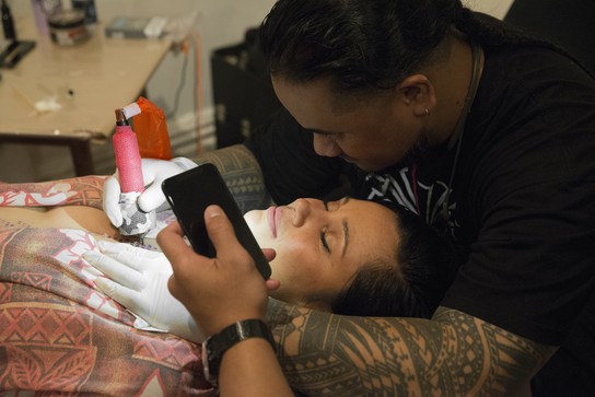 Andy Tauafiafi and Michelle Healey, TYPEFACE: Live Tattoo Session, 2018. Image courtesy of Shaun Matthews and Enjoy Public Art Gallery.