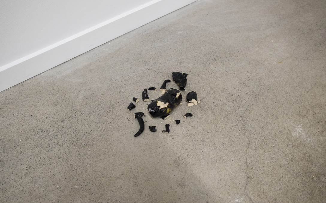 Telly Tuita, Kuli #21 (R.I.P) (ceramic, spray paint), 2020. Photo by Samson Dell.