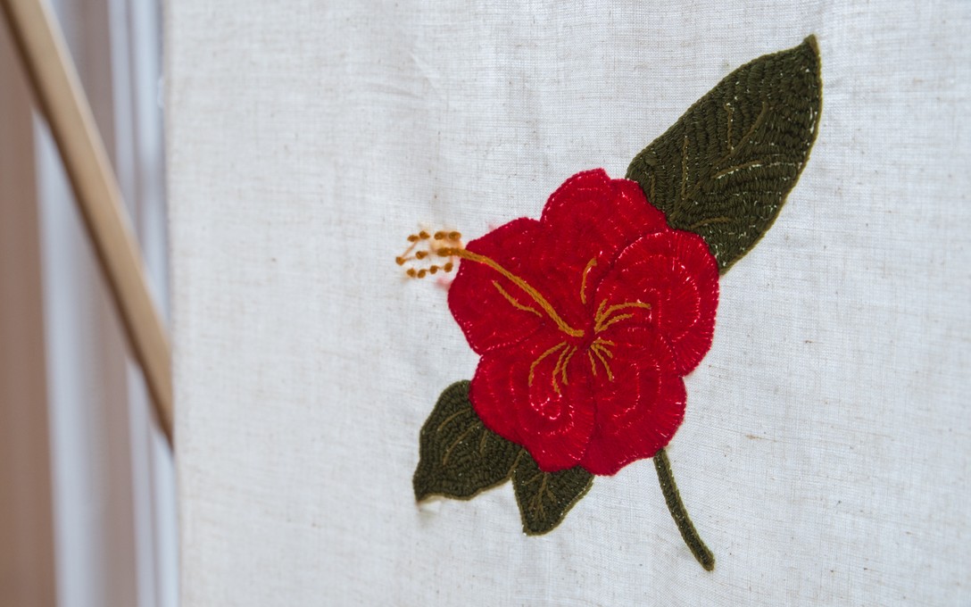 Quishile Charan, Red hibiscus (detail), 2017, cotton, embroidery thread, shells. Image courtesy of Shaun Matthews.